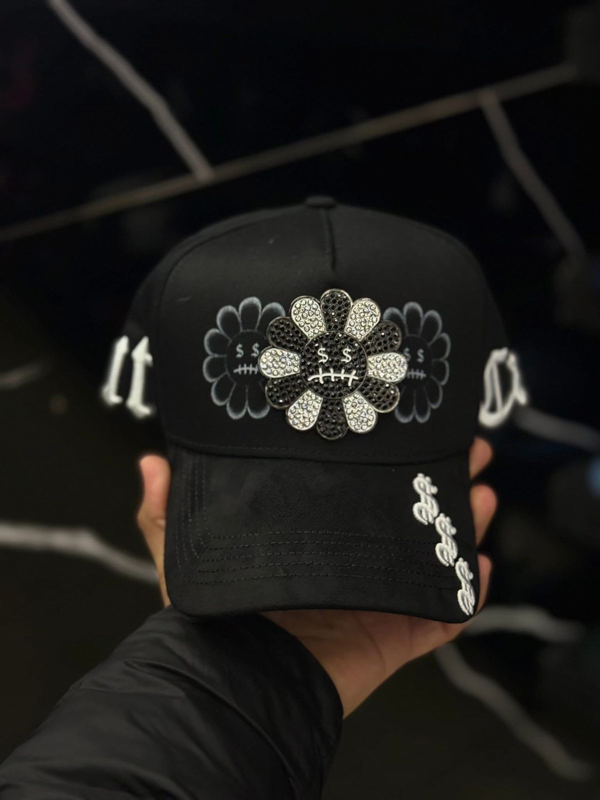 CASH OUT MURAKAMI